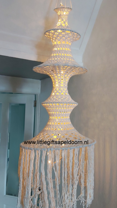 Leuren Monarch Persona Lamp Decoratie, handgemaakt, naturel | - Gehaakte Fuiklampen | Foto, Feest  en Workshop Atelier Little Gifts Apeldoorn