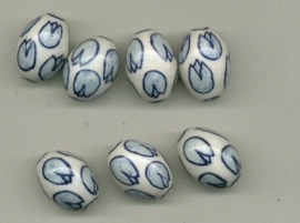 3 delftsblauwe handgeschilderde ovale porceleinen kralenmet tulpen.