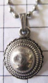 zeeuwse knop zonder rand met bolletjesketting ZKH617
