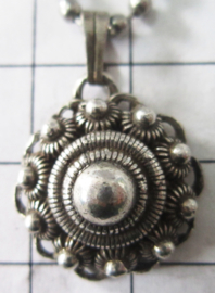 halve zeeuwse bol middel met bolletjesketting ZKH615