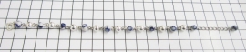 ARM 304 armband fijn delftsblauw handgeschilderde en verzilverde kraaltjes