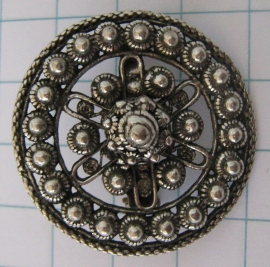 ZKB 908 Broche zeeuwse knoopjes