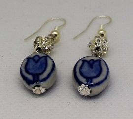 Delftsblauwe handgeschilderde tulpjes porcelein met strass oorhangers   EAN  8718481420294  OOR146