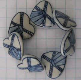 ARM 107 delftsblauwe harten/molen armband, handgeschilderd.