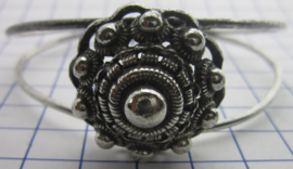 ZKA519 buigarmband bolle zeeuwse knop middelgroot