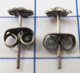 kleine mini zeeuwse knop oorstekers zwaar verzilverd ZKO704 4 mm doorsnede