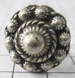 Zeeuwse knop ring met uitstekend bolletje ZKR307