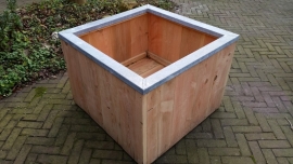 Douglas plantenbak op wielen + zinken rand, afmeting 80x80x60 cm