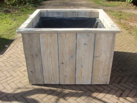 Steigerhouten plantenbak op wielen, afmetingen 80x80x60cm.