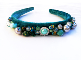 Licht blauwe diadeem met kralen