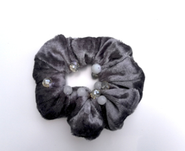 Scrunchie kleur grijs met kralen
