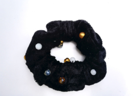 Scrunchie kleur zwart met kralen