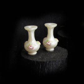 10.024 Tiny vases