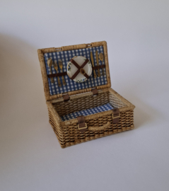 W138 Picnic basket