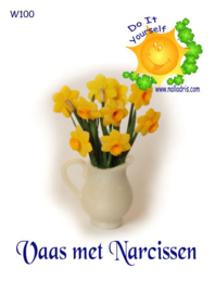 W100 Vaas met narcissen