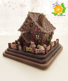 DIY Gingerbread Cottage