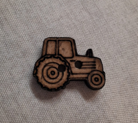 Houten knoop in de vorm van een tractor groot