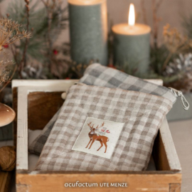 Acufactum || label met kind en hert