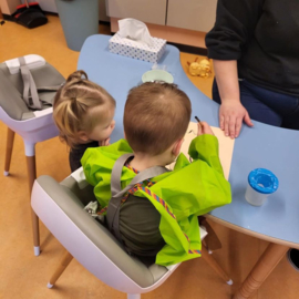 Kinderopvang tafels hout met HPL-blad (HALVE CIRKEL/HOEFIJZER) in 5 kleuren