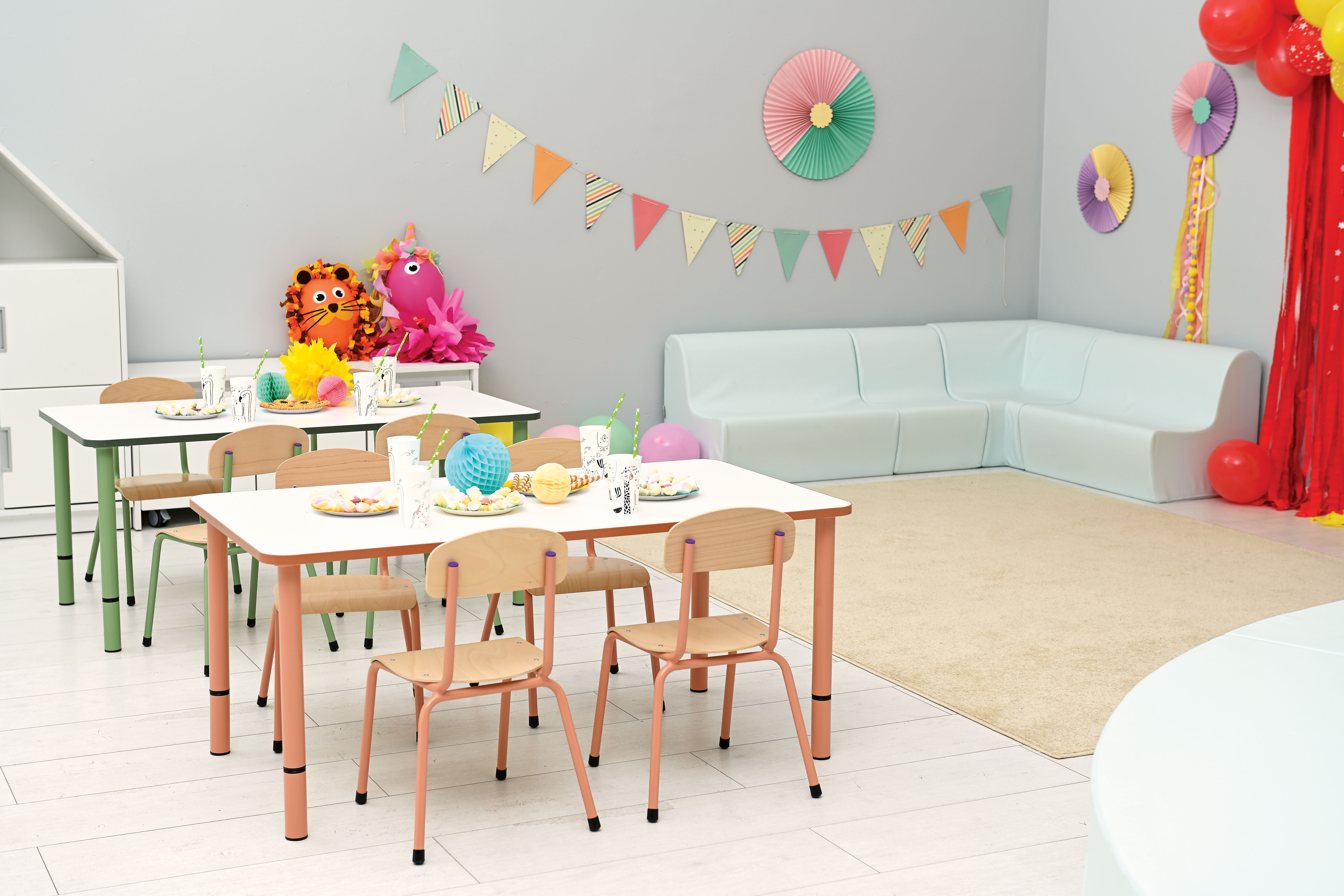 Kinderopvang tafels WIT tafelblad met verstelbare poten