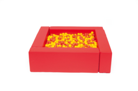 Ballenbak Klein/Hoog (140 x 140 x 41 cm) GEEL of ROOD