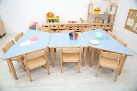 Kinderopvang tafels hout met HPL-blad (in 9 vormen en 5 kleuren)