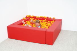 Ballenbak Klein/Hoog (140 x 140 x 41 cm) GEEL of ROOD