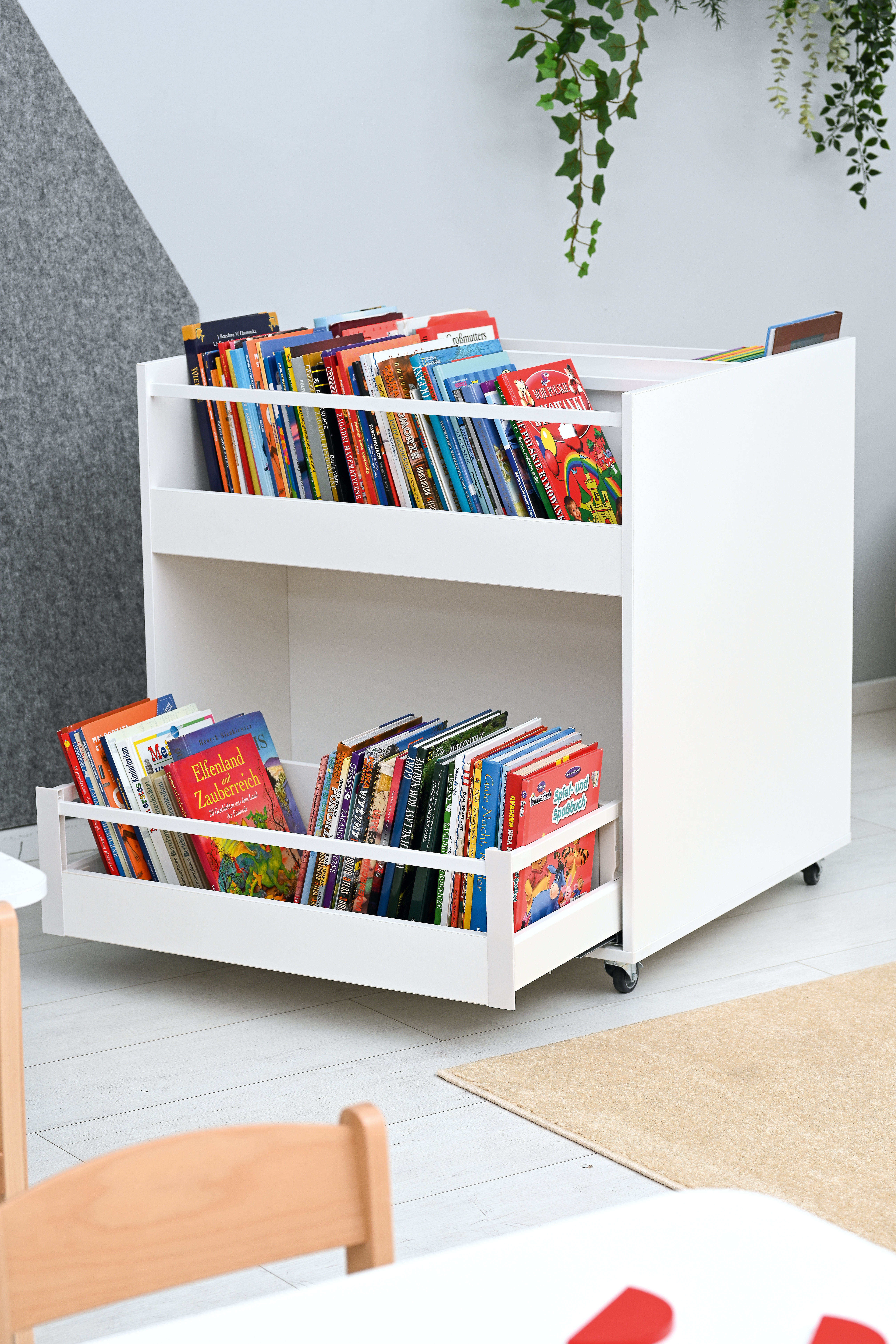 Grote (verrijdbare) boekenkast/bilbiotheek (WIT of NATUUR)