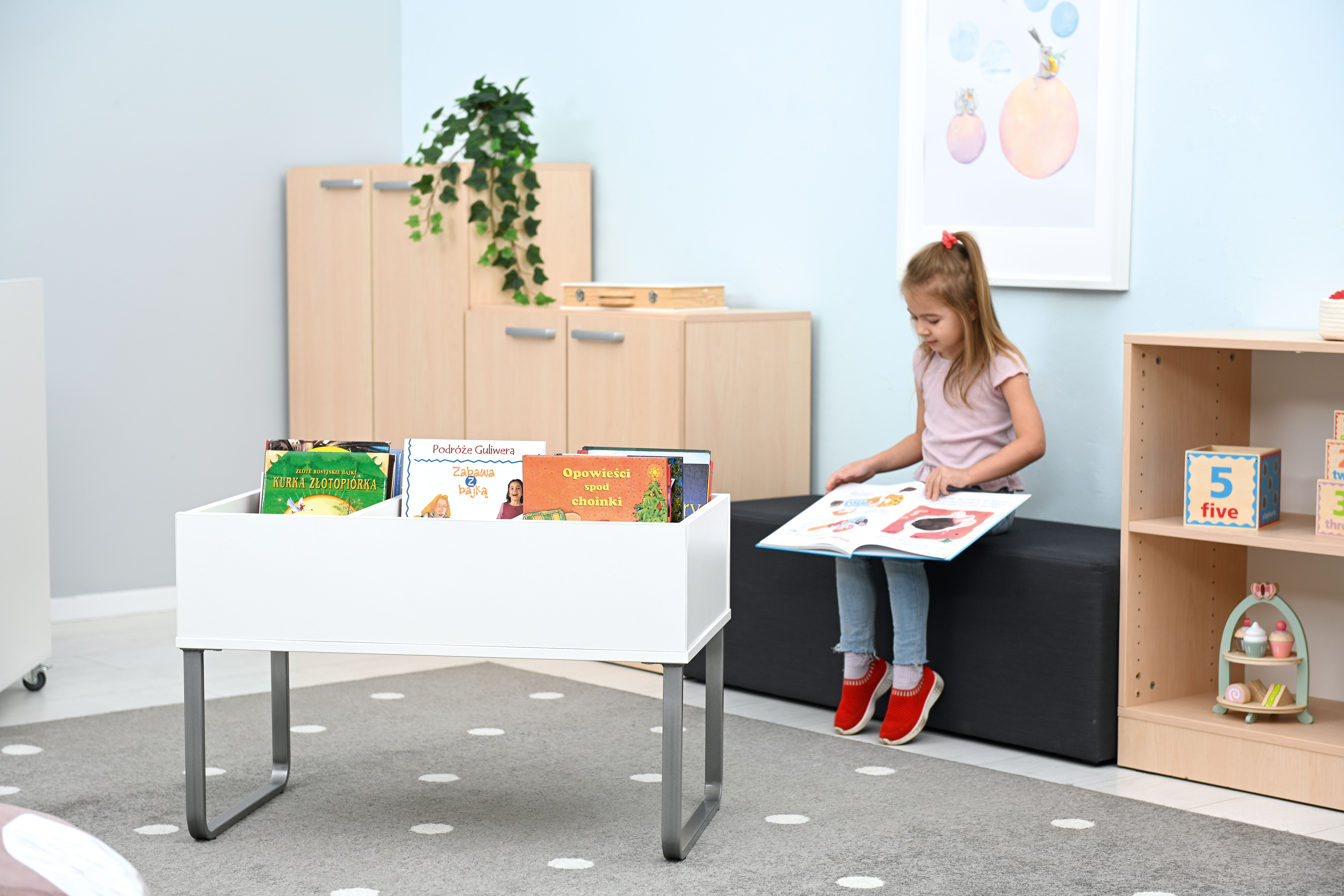 Boekenkist (hoog of laag / wit of hout met of zonder (bijpassende) poefjes)