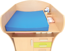 Aankleedmeubel / commode kinderopvang (verrijdbaar/met wieltjes)