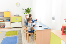 Knutseltafel met opbergbakken