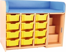 Aankleedmeubel / commode kinderopvang (met aankleedkussen en verschuifbare trap)