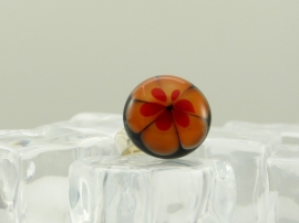 Zilverkleurige verstelbare ring met ronde ringtop zwart oranje