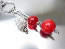 Pandora style sleutelhanger met rode holle kralen