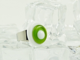 Zilverkleurige verstelbare ring met ovale ringtop wit met lime