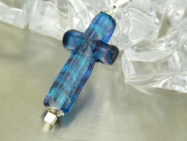 Opvallend kruis in blauw en iets paars