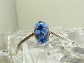 Khaki grootgatkraal met blauwe bloemen, met 925zilveren kern