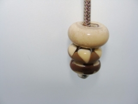 Pandora style sleutelhanger met ivoor met bruine glaskralen