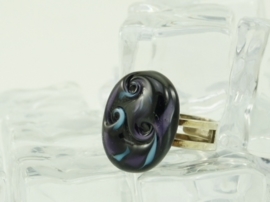 Zilverkleurige verstelbare ring met ringtop zwart, paars, blue