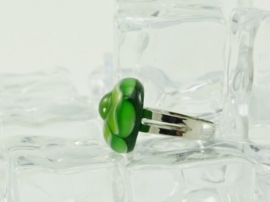 Zilverkleurige verstelbare ring met ronde ringtop wit groen