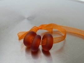 Set van 3 stuks amberkleurige gematteerde grootgatkralen