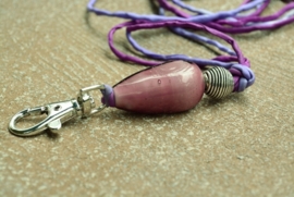 Lila met amethyst keycord met grote glaskraal