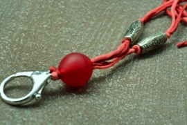 Rood keycord met holle glaskraal