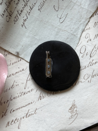 Oude ronde broche