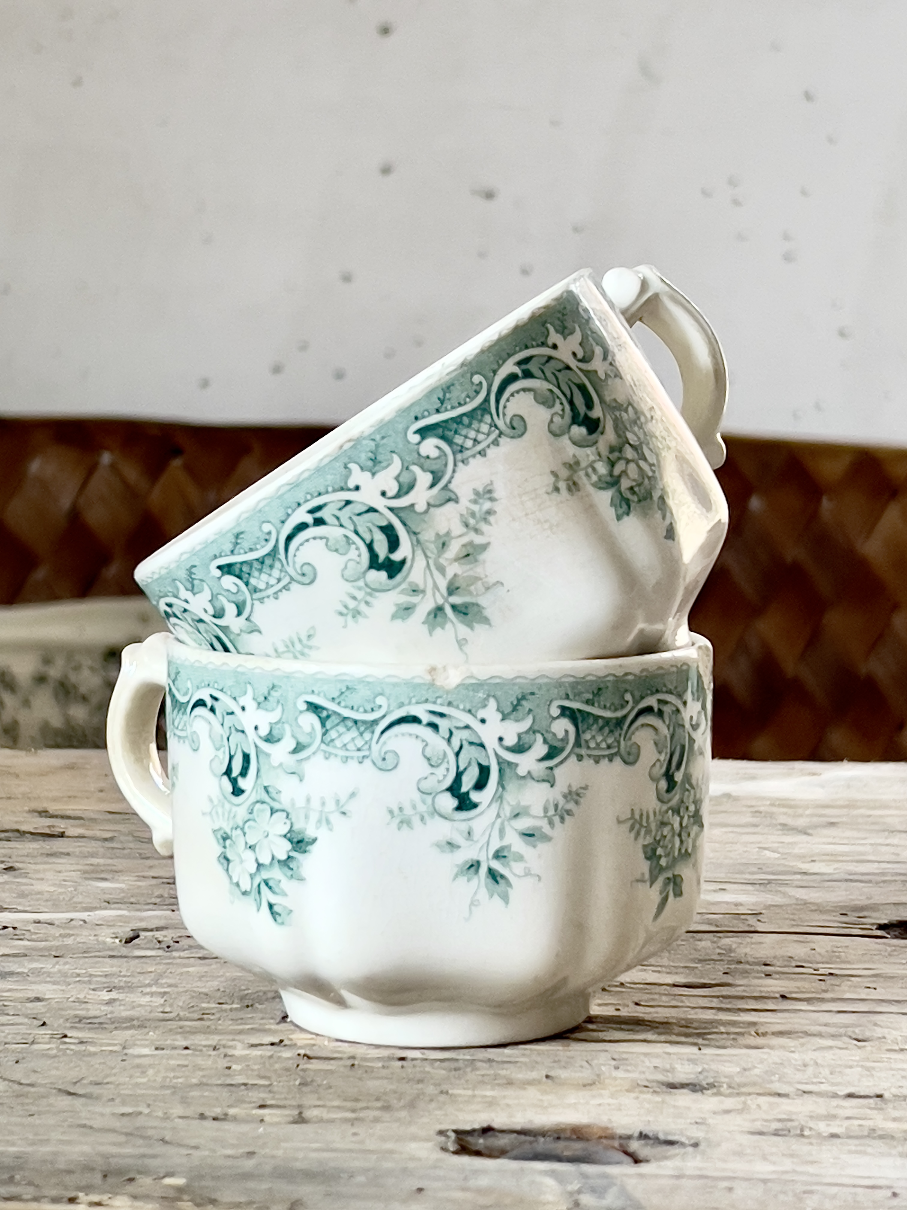 2 tea cups