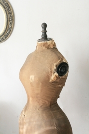 Antieke shabby wespentaille mannequin
