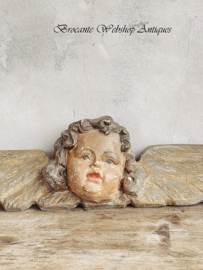 Old putti/angel