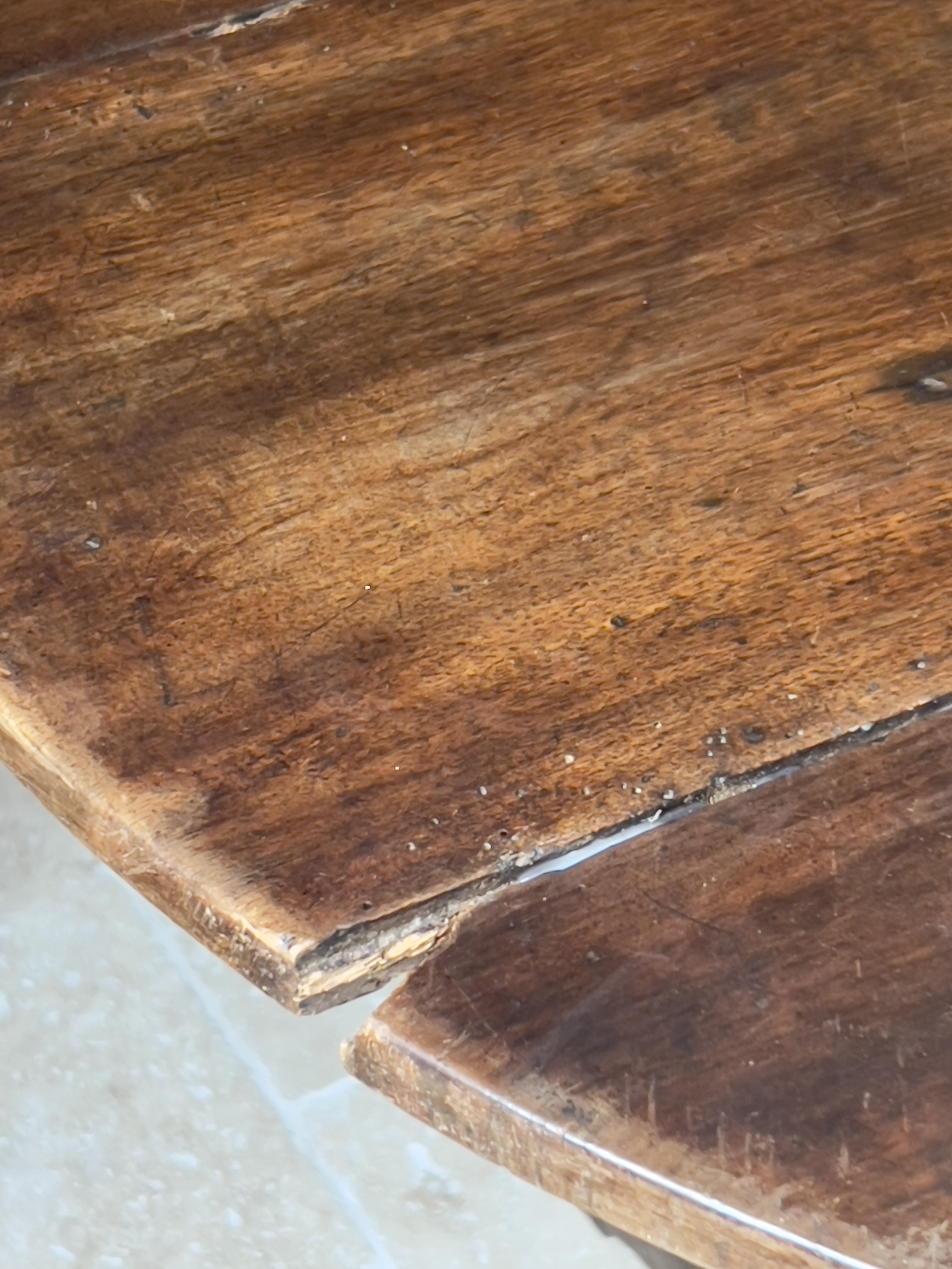 Antieke franse wijntafel