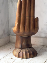 Vintage design oud houten stoeltje . Style Of Pedro Friedeberg