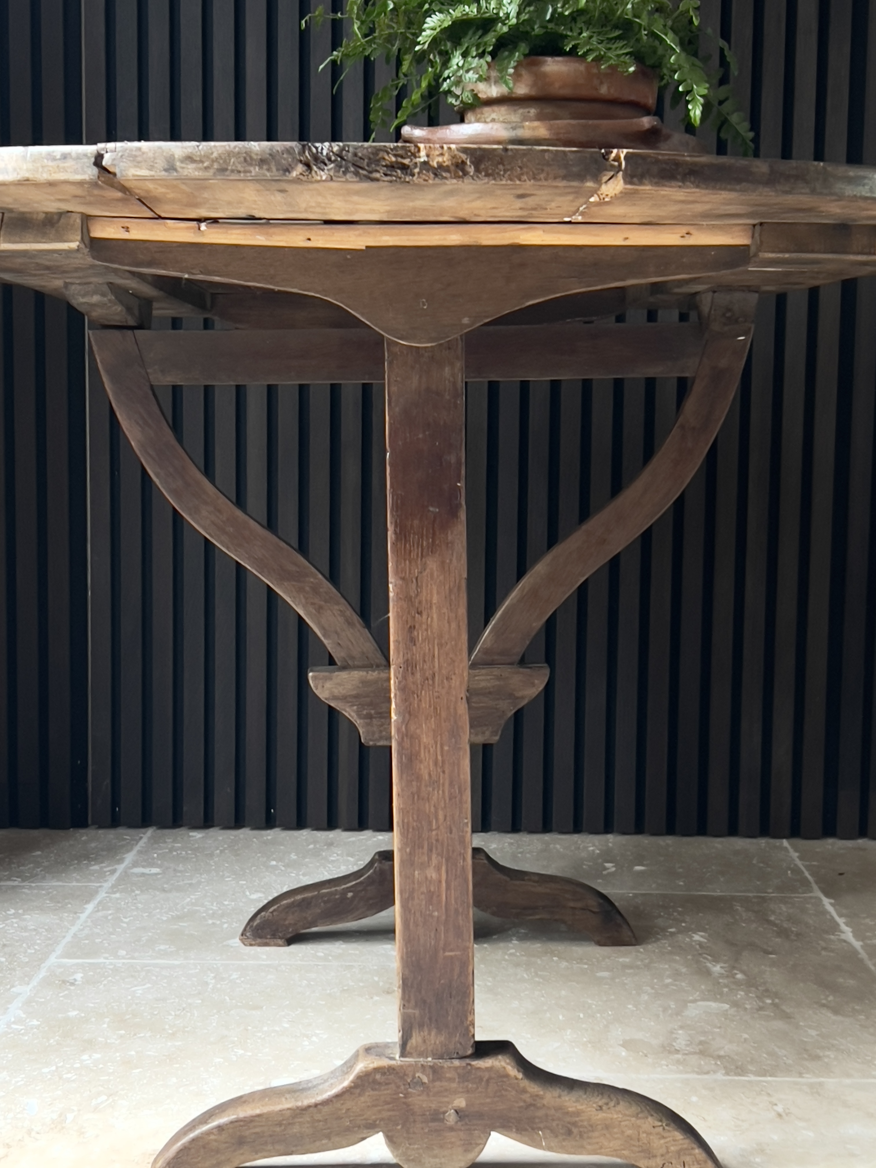 Antieke franse wijntafel